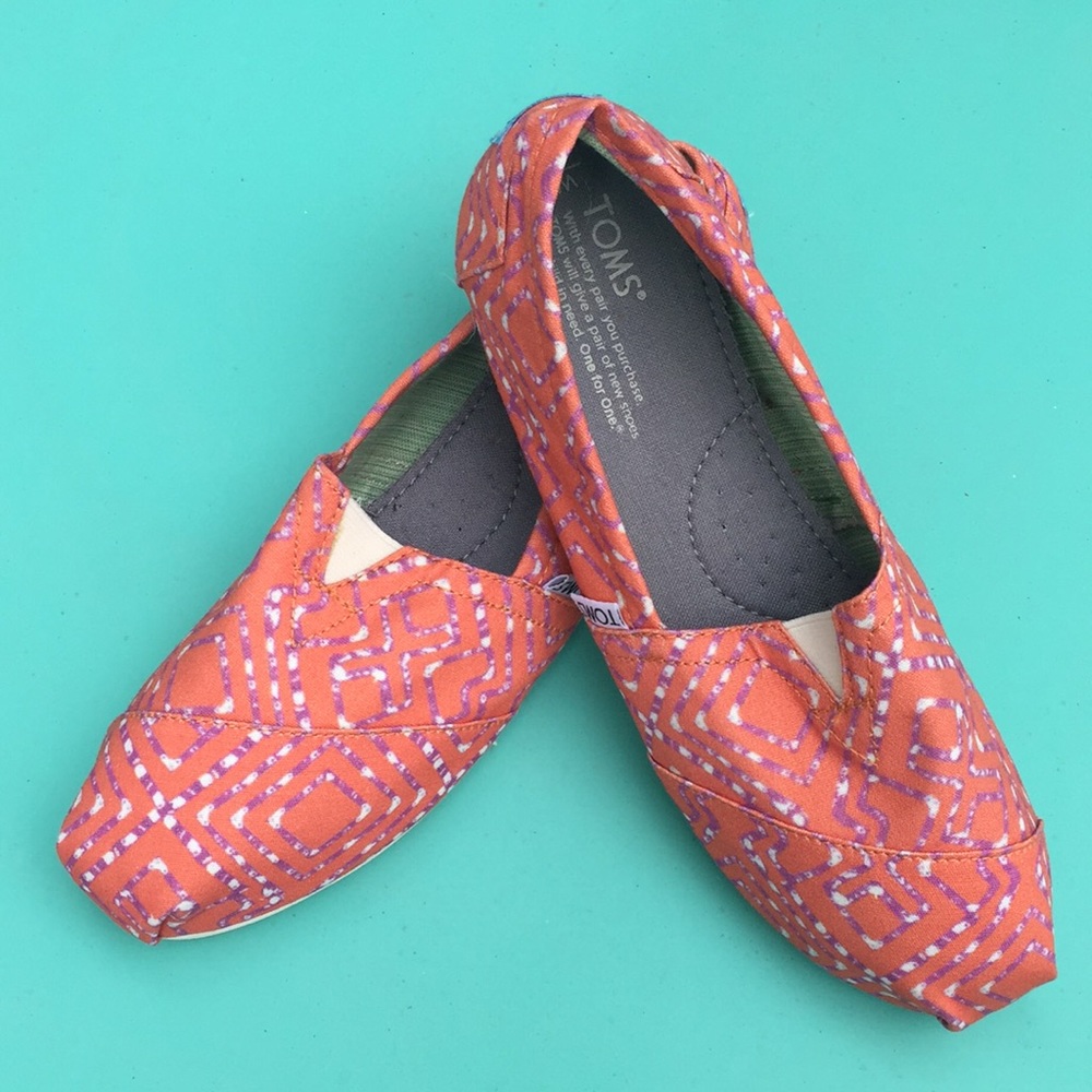 Toms women’s size 9 classic
